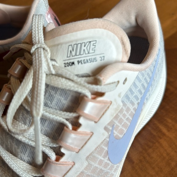 Nike - Picture 5 of 7